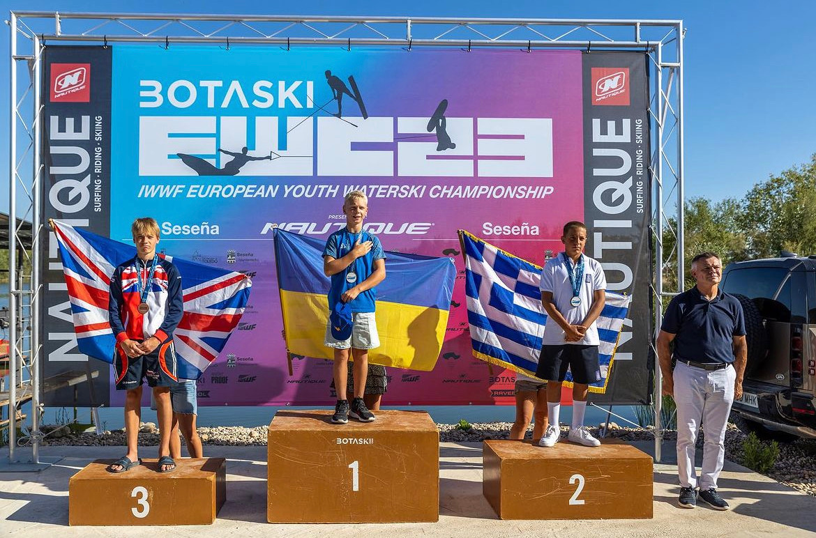 Charlie Fearn wins U14 Jump at the 2023 European Youth Waterski Championships