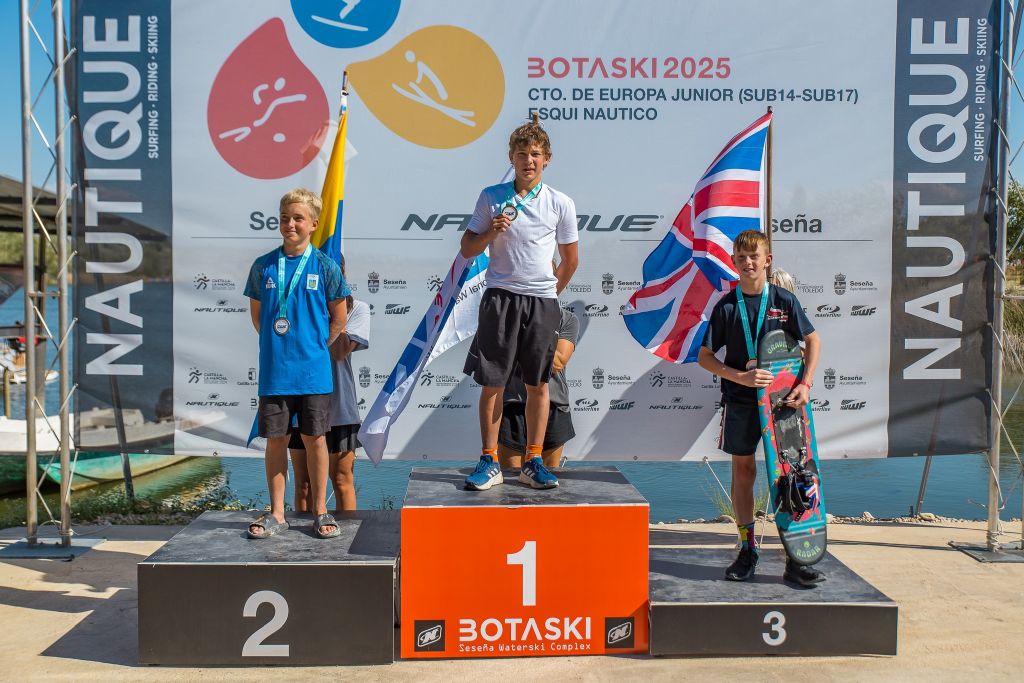 Buddy Carrington wins bronze in U14 tricks at the E&A Youth Waterski Championships